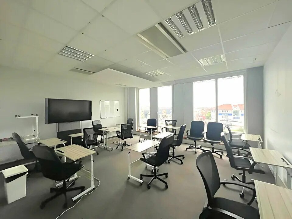 Office in Bayonne for lease Interior Photo- Image 1 of 3
