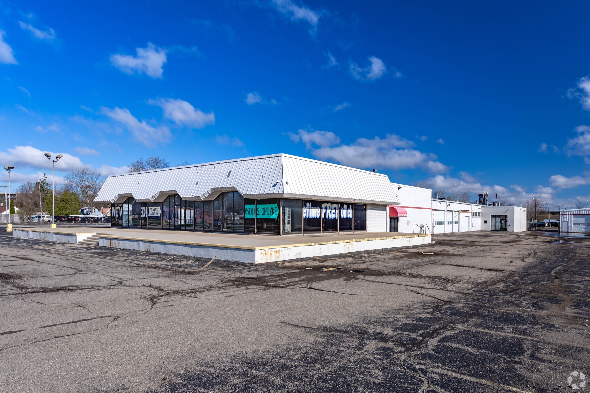 2470 Elizabeth Lake Rd, Waterford, MI for lease Primary Photo- Image 1 of 2