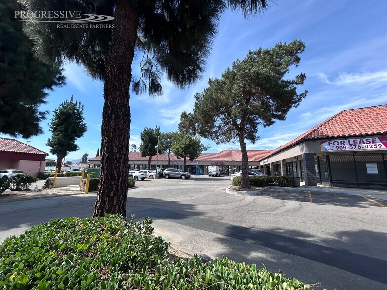 101 E Foothill Blvd, Pomona, CA à louer - Photo du bâtiment - Image 2 de 4