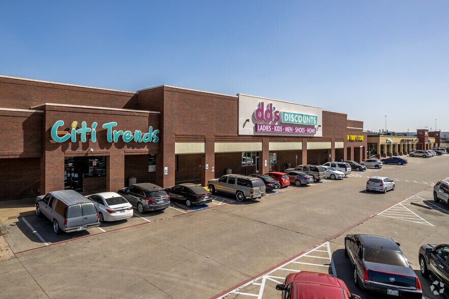 3302-3402 N Buckner Blvd, Dallas, TX à louer - Photo du bâtiment - Image 3 de 14