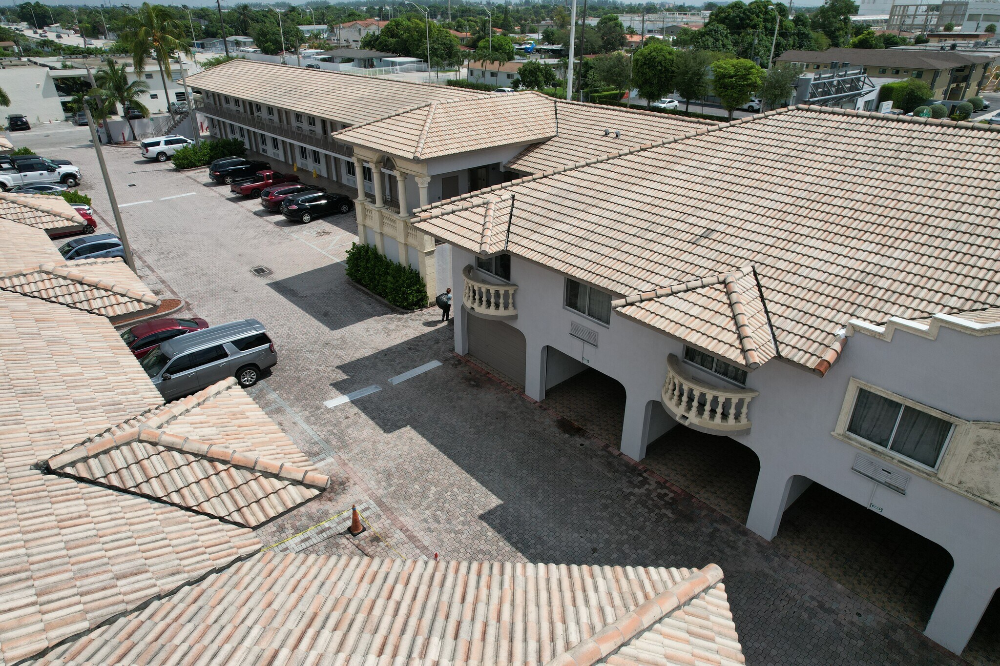 935 W Okeechobee Rd, Hialeah, FL à vendre Photo du bâtiment- Image 1 de 5