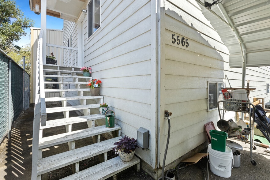 5565 NE Stephens St, Winchester, OR à vendre - Photo du bâtiment - Image 3 de 48