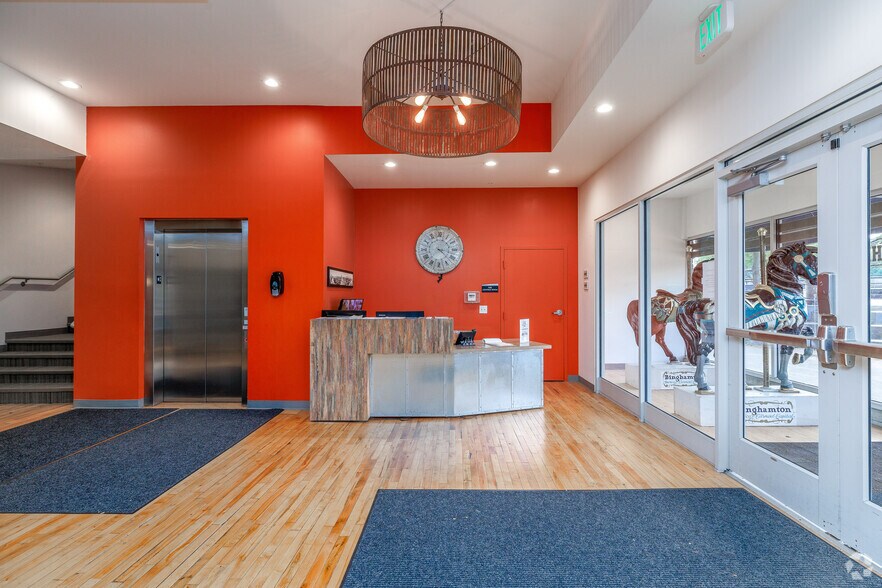 7-9 Court St, Binghamton, NY à louer - Hall d’entrée - Image 3 de 68