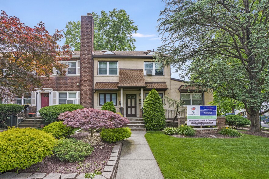 482 Manor Rd, Staten Island, NY for lease - Building Photo - Image 1 of 10