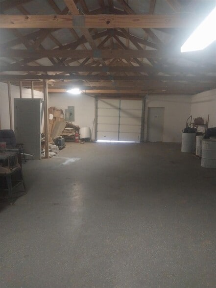 314 2nd St, Central City, KY for sale - Interior Photo - Image 3 of 4