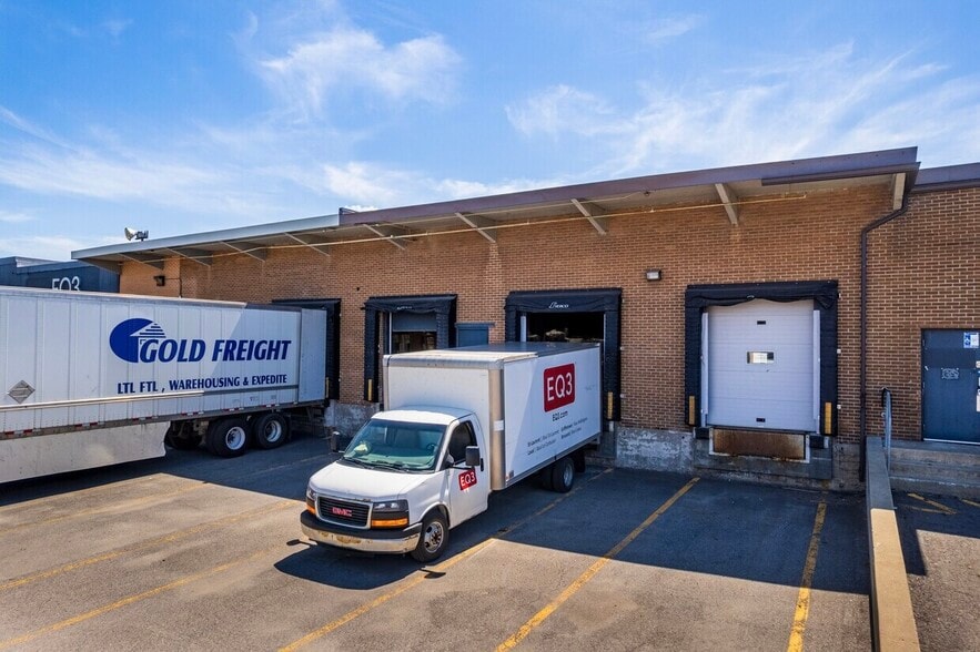 5600-5620 Rue Ferrier, Mt Royal, QC à louer - Photo du bâtiment - Image 2 de 9