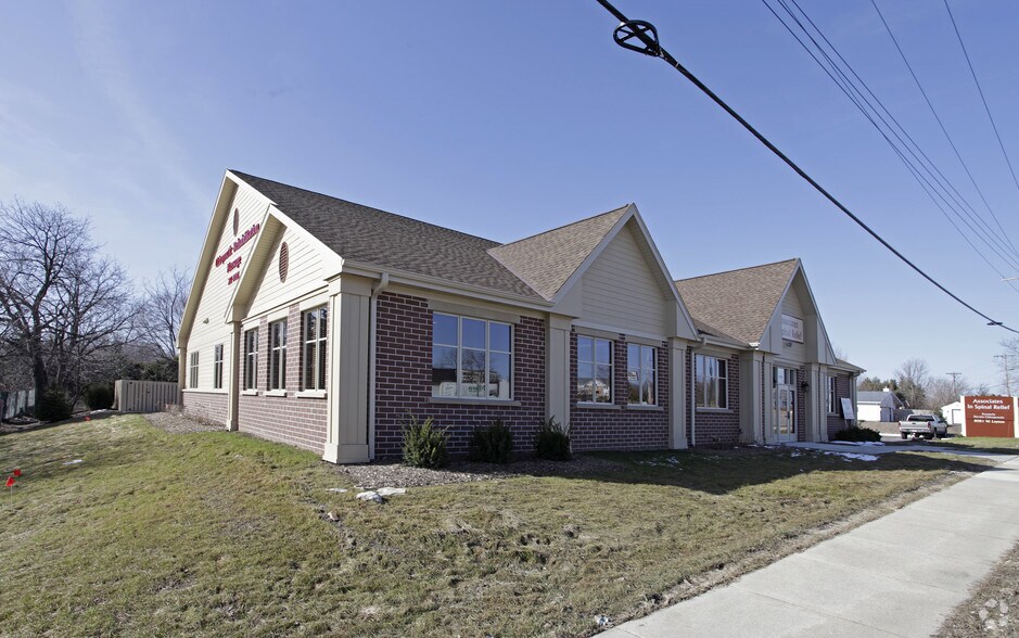 8081 W Layton Ave, Milwaukee, WI à louer - Photo principale - Image 1 de 2