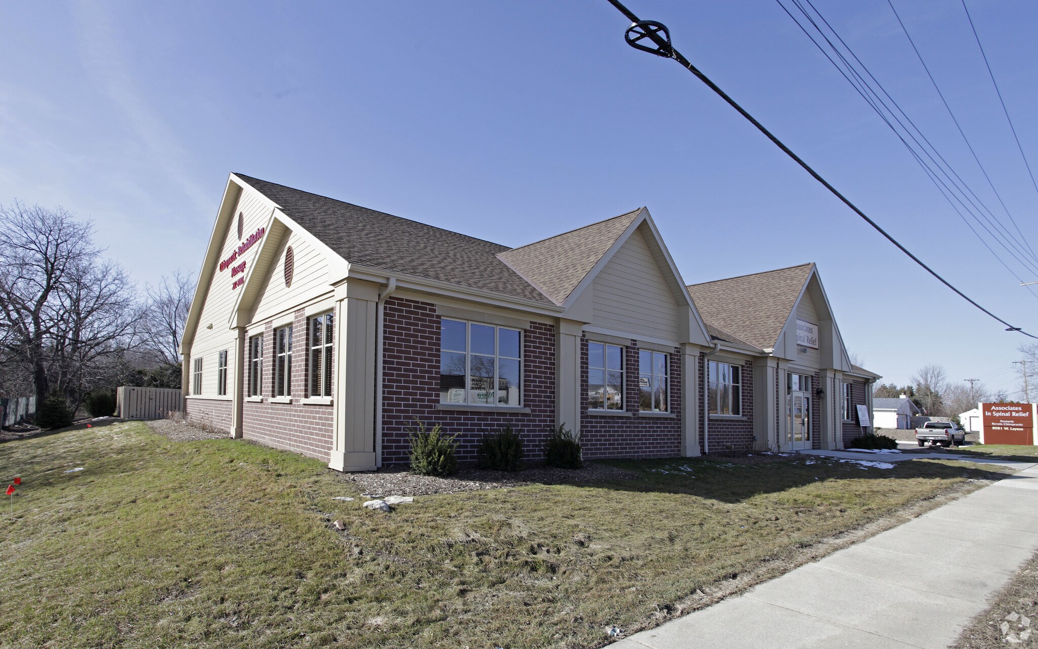 8081 W Layton Ave, Milwaukee, WI à louer Photo principale- Image 1 de 3