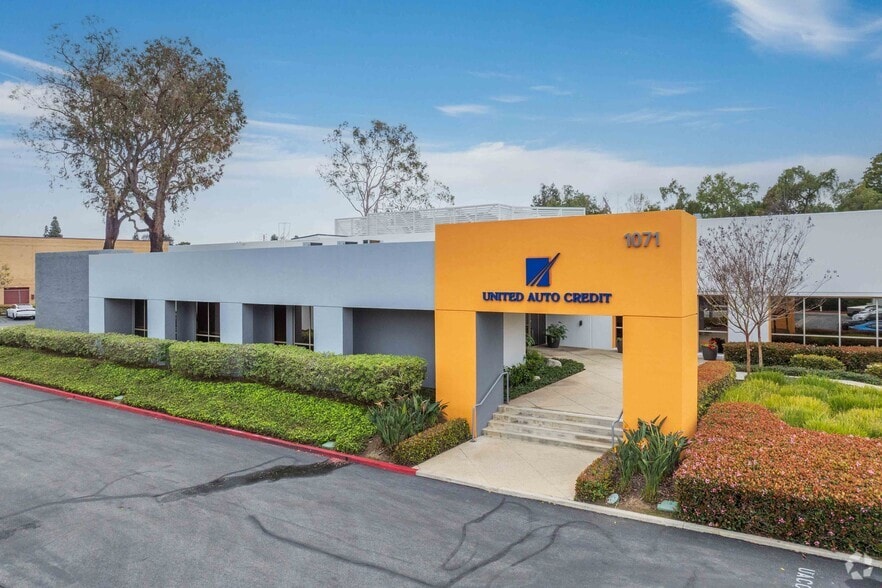 1071 Camelback St, Newport Beach, CA à louer - Photo du bâtiment - Image 2 de 5