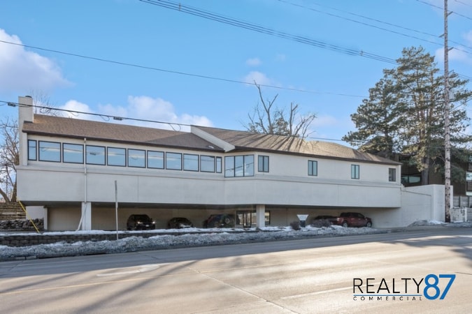 2875 Mount Vernon Rd SE, Cedar Rapids, IA for sale Primary Photo- Image 1 of 51