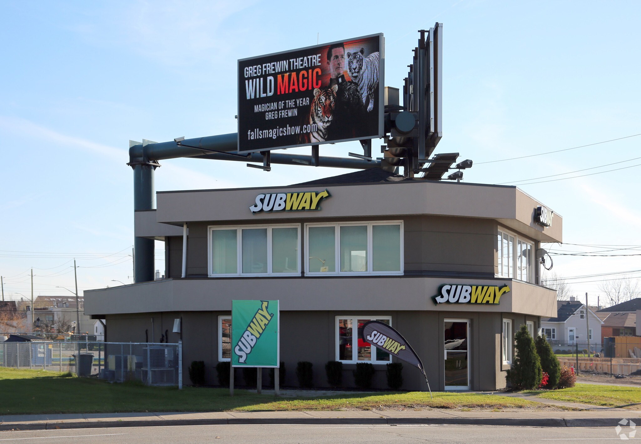 5440 Stanley Ave, Niagara Falls, ON for lease Primary Photo- Image 1 of 3