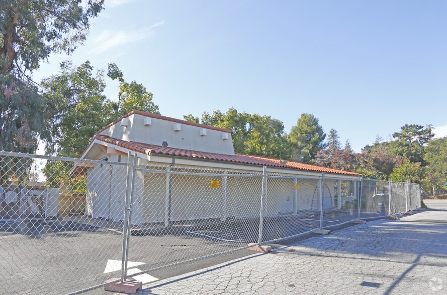 2102 McKee Rd, San Jose, CA à louer - Photo du bâtiment - Image 1 de 4