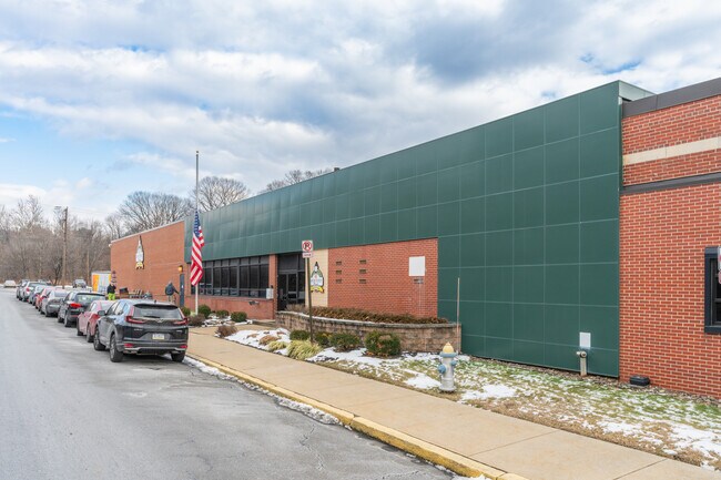 Plus de détails pour 51 Spring Valley Rd, Reading, PA - Industriel à louer