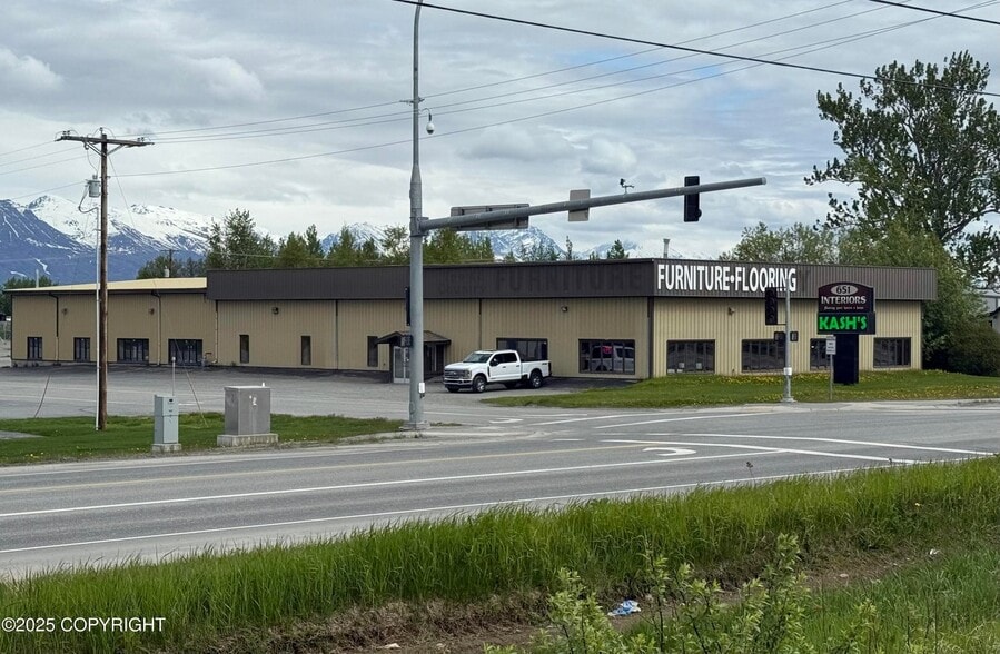 651 N Shoreline Dr, Wasilla, AK à vendre - Photo du bâtiment - Image 1 de 15
