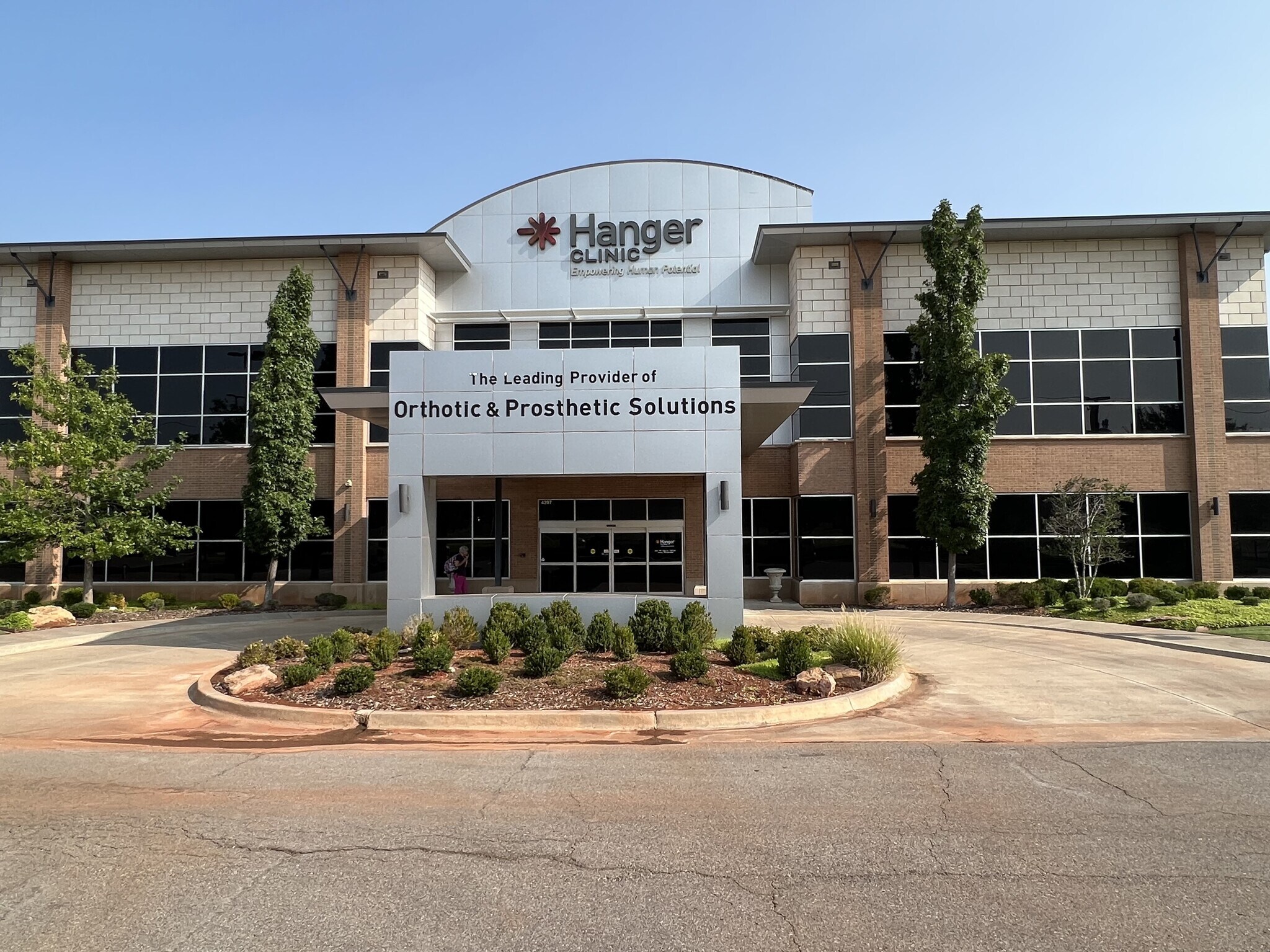 4207 W Memorial, Oklahoma City, OK à louer Photo du bâtiment- Image 1 de 5