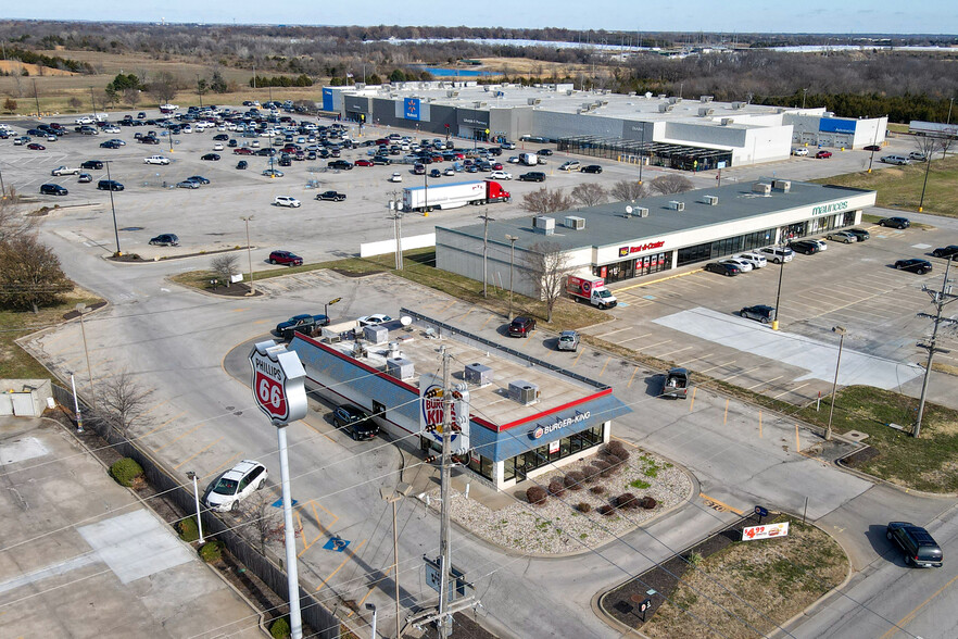 205 E 23rd St, Ottawa, KS for sale - Building Photo - Image 1 of 1