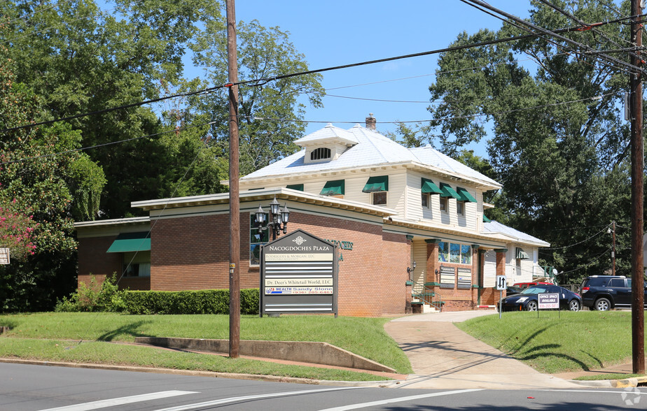 507 E Hospital St, Nacogdoches, TX à louer - Photo principale - Image 1 de 13