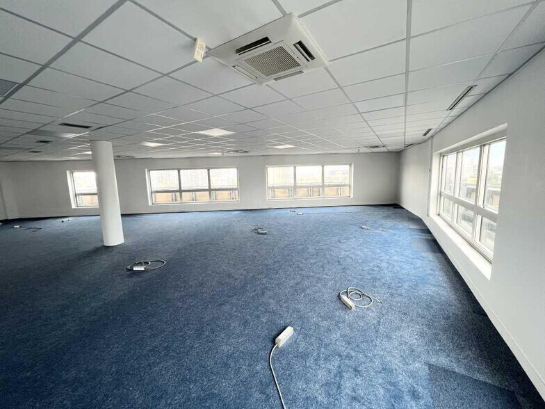 Office in Créteil for lease - Interior Photo - Image 3 of 3