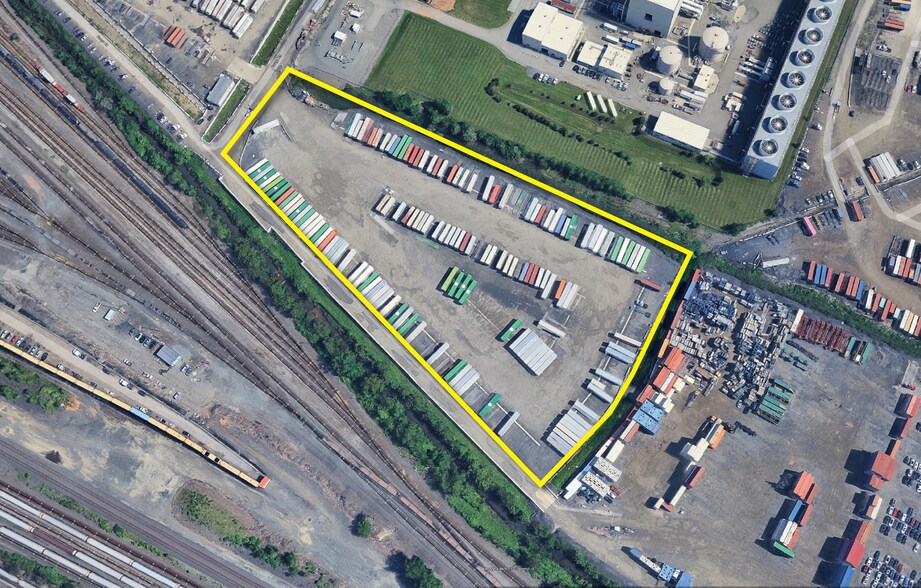 921 Delancy St, Newark, NJ à louer - Photo du bâtiment - Image 1 de 15