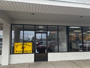 1700-1728 N Locust Ave, Lawrenceburg, TN à louer Photo du bâtiment- Image 1 de 7