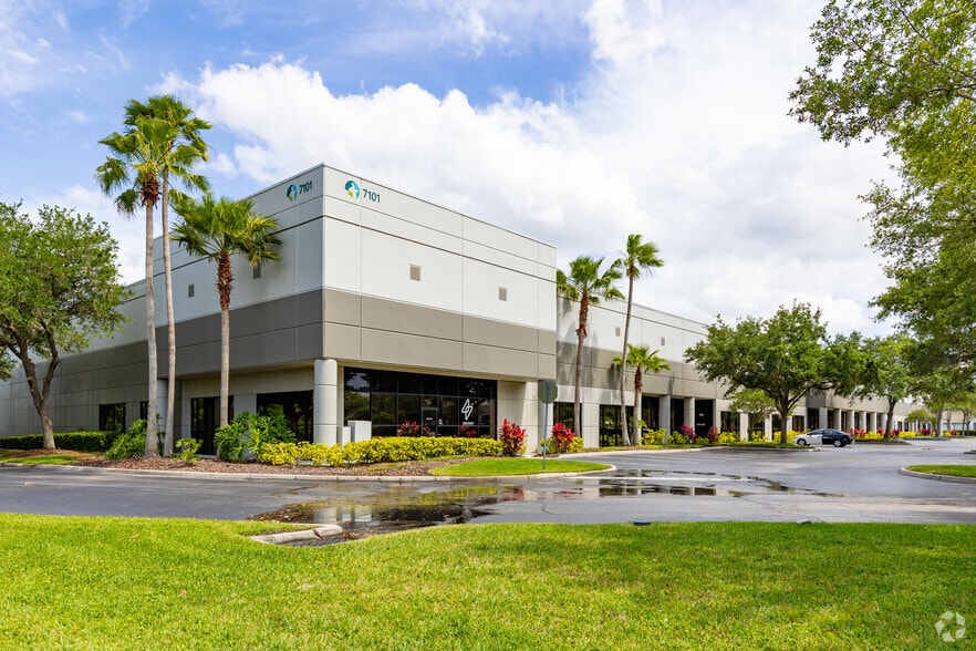 7022 Tpc Dr, Orlando, FL for lease - Building Photo - Image 2 of 4