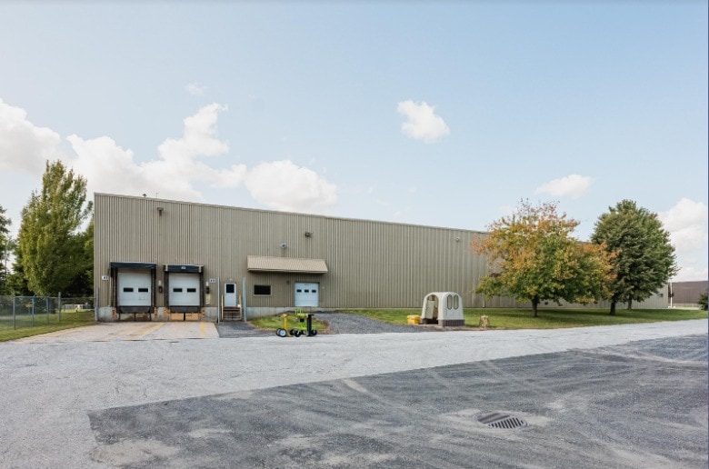 1001 Rue Yamaska E, Farnham, QC à louer - Photo du bâtiment - Image 3 de 3