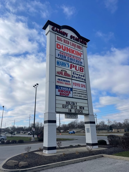 7015 S Kentucky Ave, Camby, IN à louer - Photo du bâtiment - Image 2 de 13