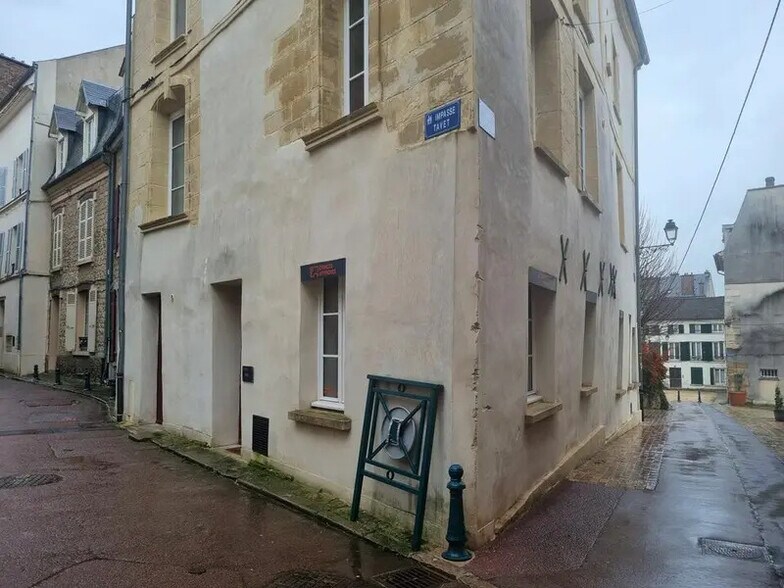 Office in Pontoise for lease - Building Photo - Image 2 of 2