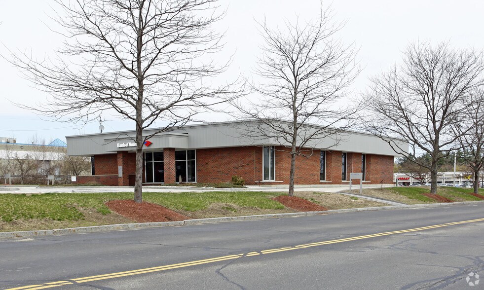 57 Crystal Ave, Derry, NH à louer - Photo du bâtiment - Image 2 de 2