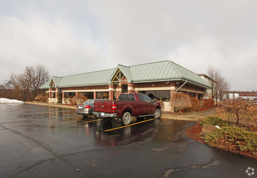 11818 Whitmore Lake Rd, Whitmore Lake, MI for lease - Primary Photo - Image 1 of 3