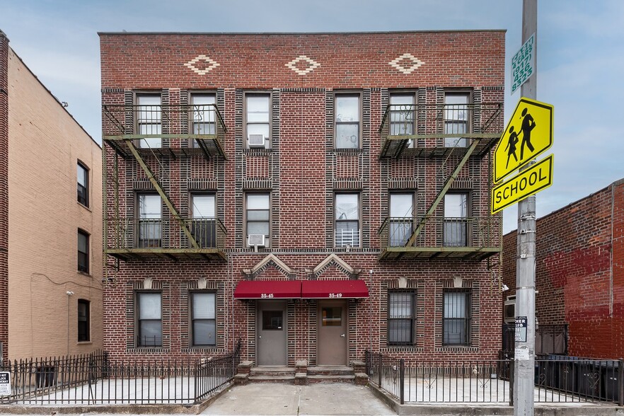 3545 Crescent St, Astoria, NY for sale - Building Photo - Image 1 of 10