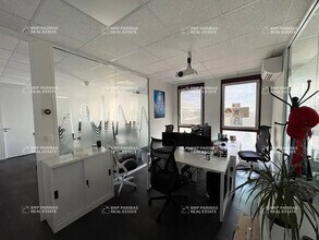 Office in Montigny-le-Bretonneux for sale Interior Photo- Image 2 of 6