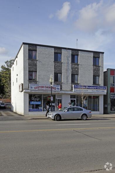 250 Lakeshore Rd E, Mississauga, ON à louer - Photo du bâtiment - Image 3 de 4