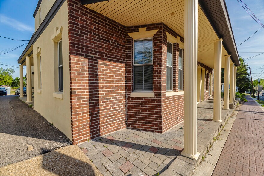 121 N Broad St, Woodbury, NJ à louer - Photo du bâtiment - Image 2 de 11