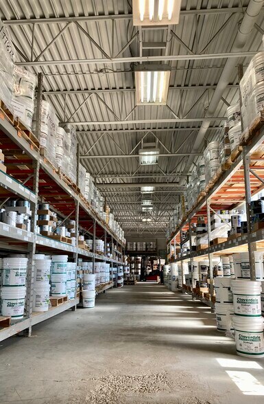 15840 111 NW ave, Edmonton, AB à vendre - Photo du bâtiment - Image 3 de 7