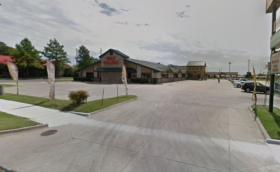 2102 NW Cache Rd, Lawton, OK for sale - Primary Photo - Image 1 of 10