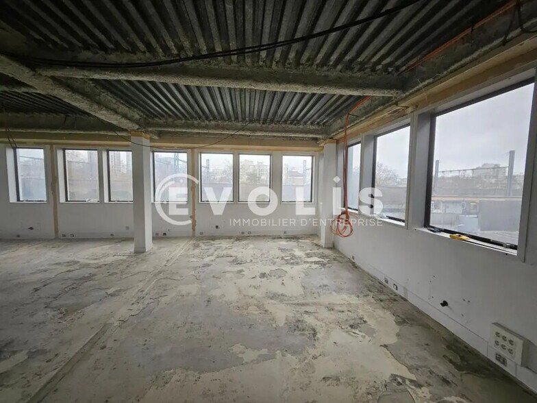 Office in Malakoff for lease - Interior Photo - Image 2 of 6