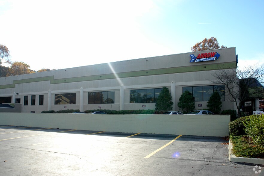 3833 Roswell Rd NE, Atlanta, GA à louer - Photo du bâtiment - Image 3 de 25