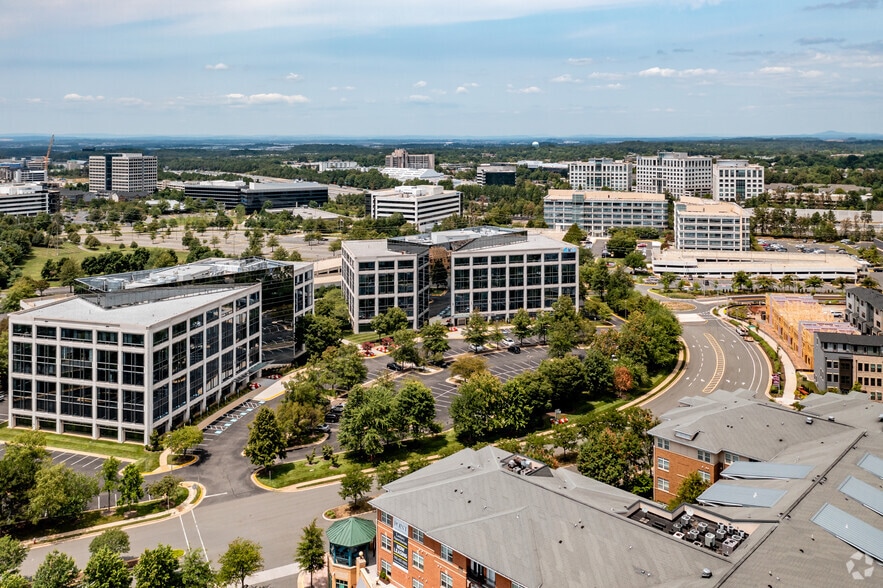 2300 Corporate Park Dr, Herndon, VA for lease - Building Photo - Image 1 of 7