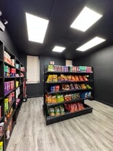 2521 N Lincoln Ave, Chicago, IL for lease Interior Photo- Image 2 of 3