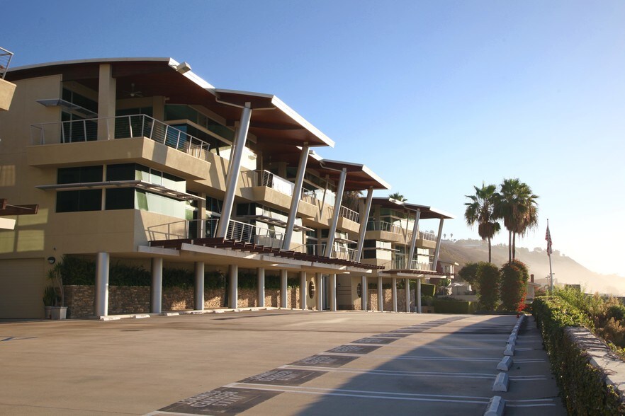 22619 Pacific Coast Hwy, Malibu, CA à louer - Photo du bâtiment - Image 1 de 15