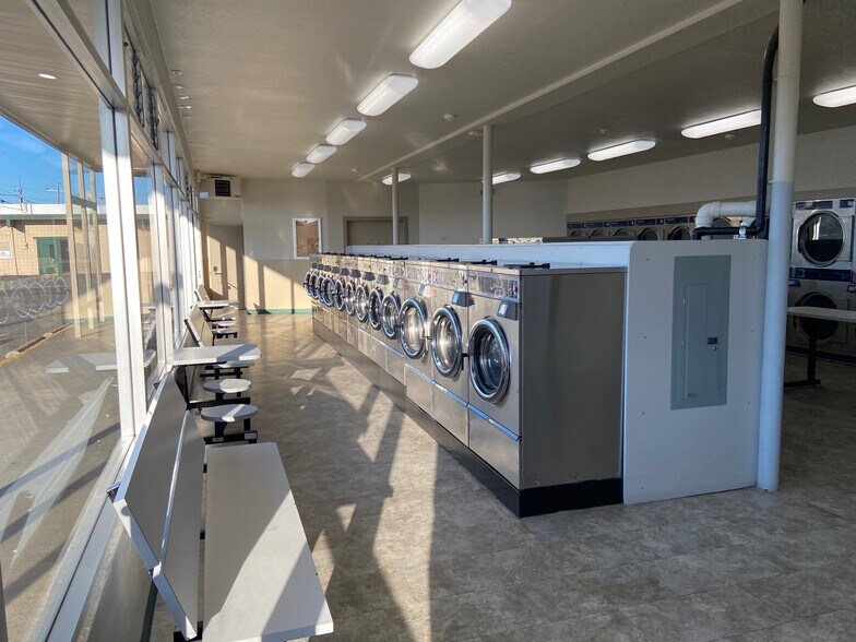 1921 Virginia Ave, North Bend, OR à vendre - Photo du bâtiment - Image 3 de 12