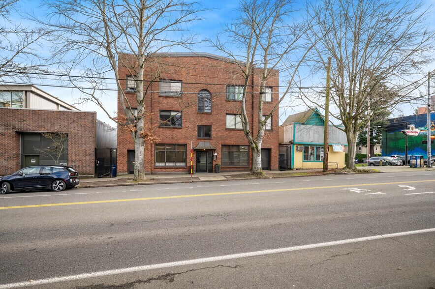 8008 Greenwood Ave N, Seattle, WA à vendre - Photo du bâtiment - Image 2 de 23