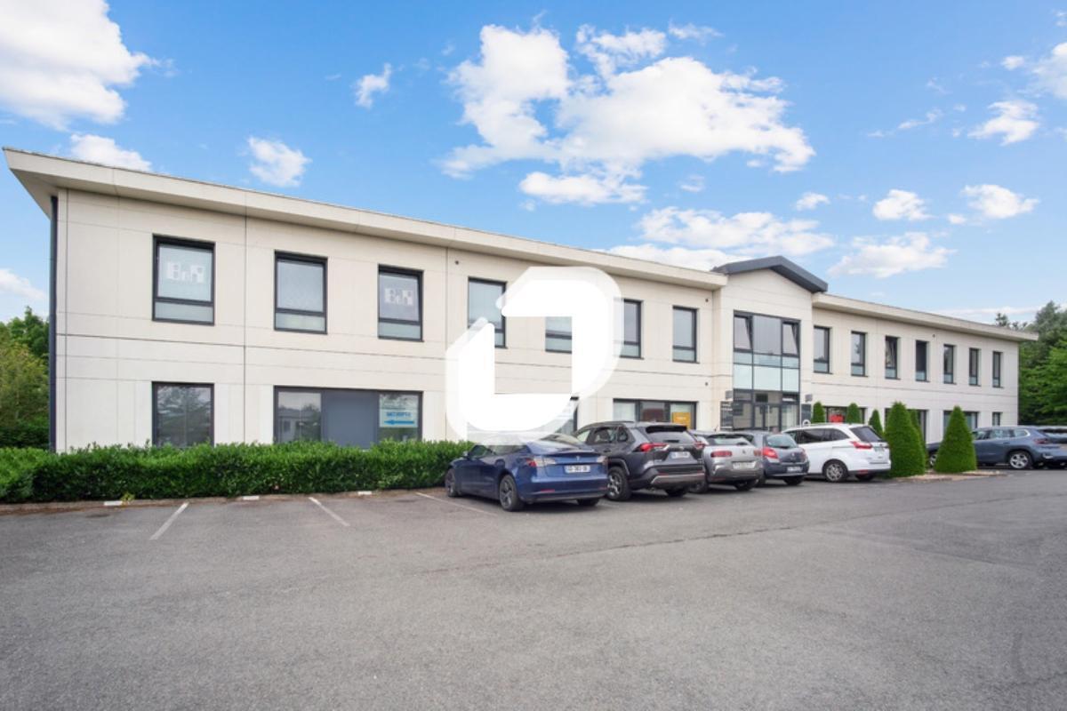 Office in Serris for lease Building Photo- Image 1 of 8