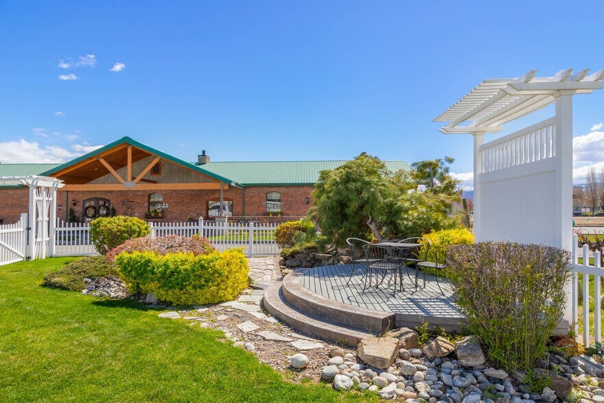 1 Vineyard Way, Wenatchee, WA à vendre - Photo du bâtiment - Image 3 de 14