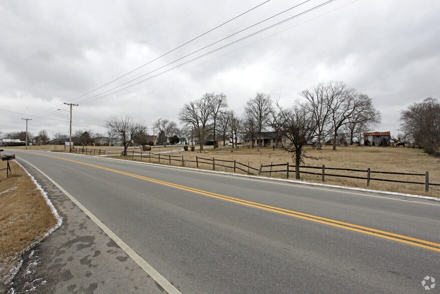 677 Cainsville Rd, Lebanon, TN for sale - Primary Photo - Image 2 of 5