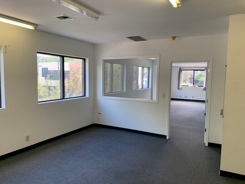 2518-2524 NE Broadway St, Portland, OR à louer - Photo du bâtiment - Image 2 de 11