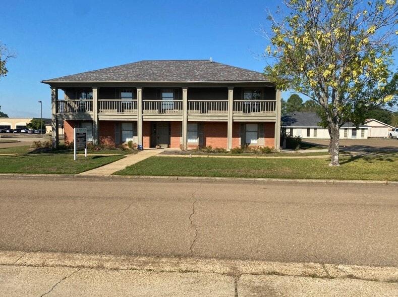 224 Commerce Dr, Brandon, MS à vendre - Photo du bâtiment - Image 1 de 12