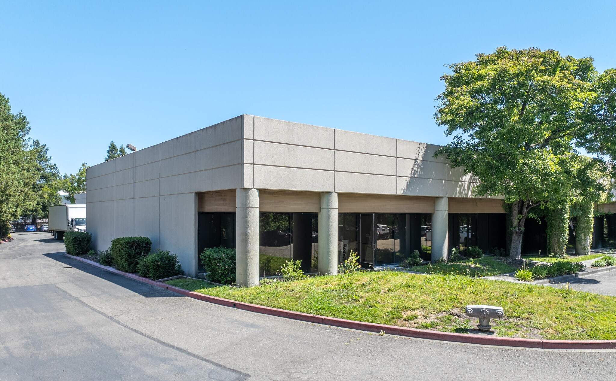 6145-6167 State Farm Dr, Rohnert Park, CA à louer Photo du bâtiment- Image 1 de 10