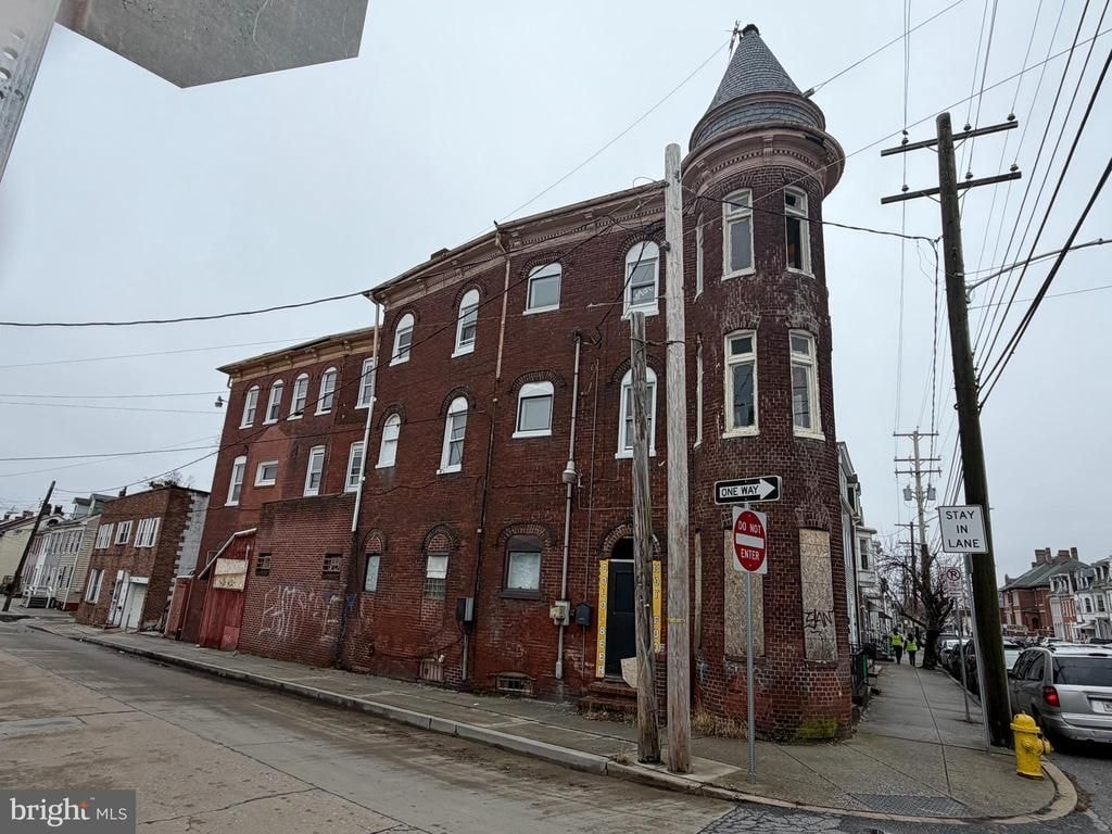 696-698 E Philadelphia St, York, PA for sale Primary Photo- Image 1 of 6